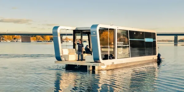 Exploring the Attractions and Realities of China's Solar Powered Electric Houseboat